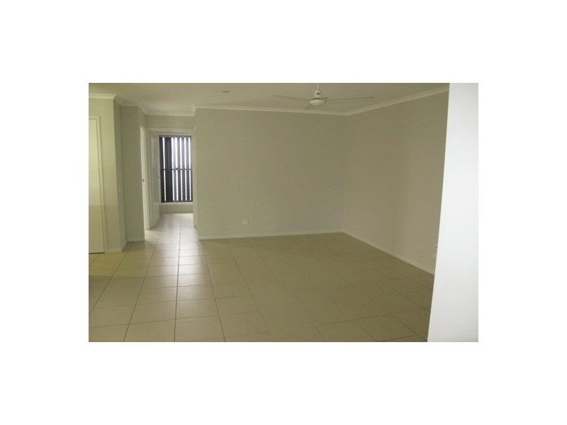 1/2 Mansell Street, Meridan Plains QLD 4551