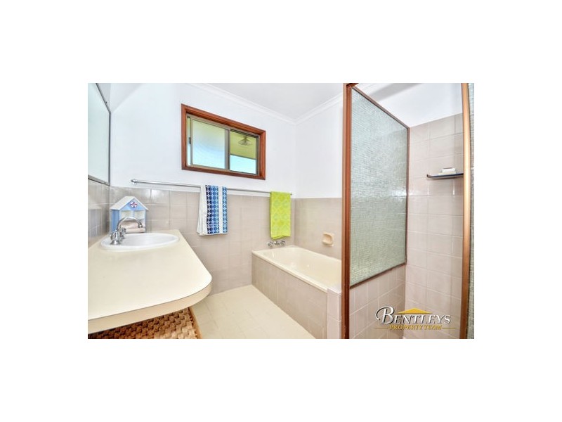 27 Pozieres Crescent, Aroona QLD 4551