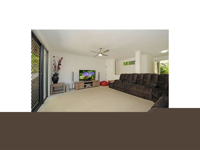 7 Hillside Court, Little Mountain QLD 4551