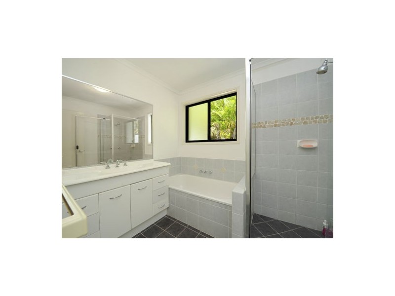 7 Hillside Court, Little Mountain QLD 4551