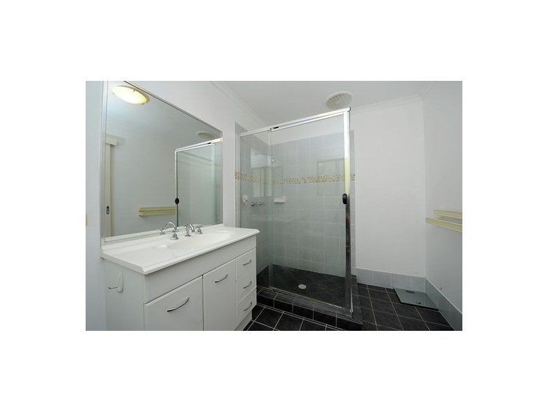 7 Hillside Court, Little Mountain QLD 4551