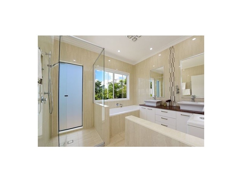 81 Pierce Avenue, Little Mountain QLD 4551