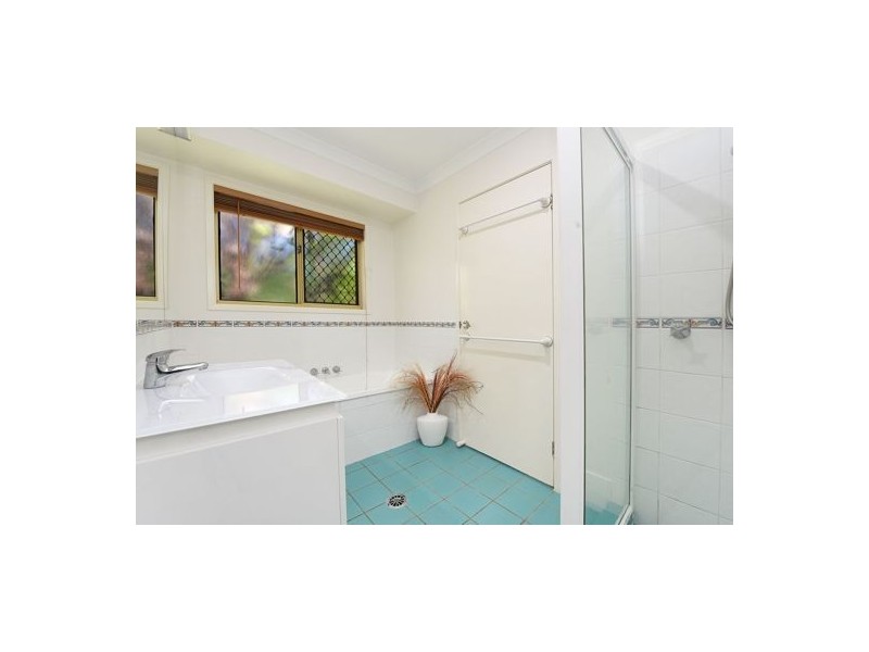 1 Hanwell Court, Little Mountain QLD 4551