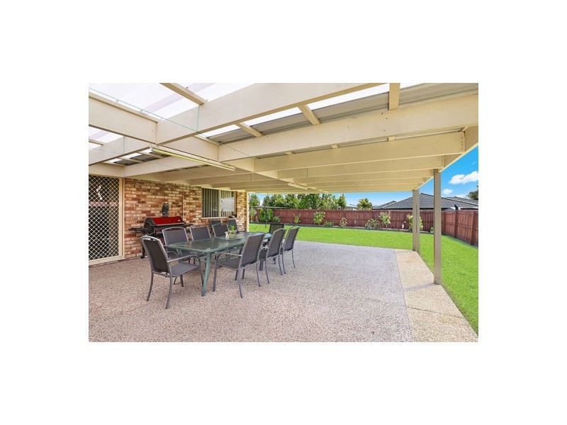 4 Greenvale Court, Little Mountain QLD 4551