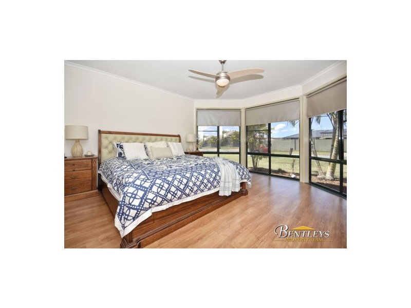 7 Water Side Place, Little Mountain QLD 4551
