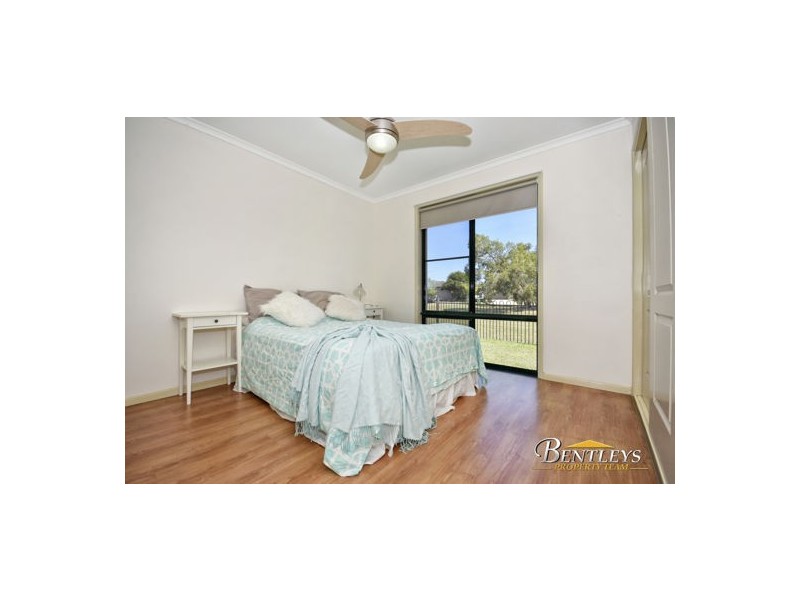 7 Water Side Place, Little Mountain QLD 4551