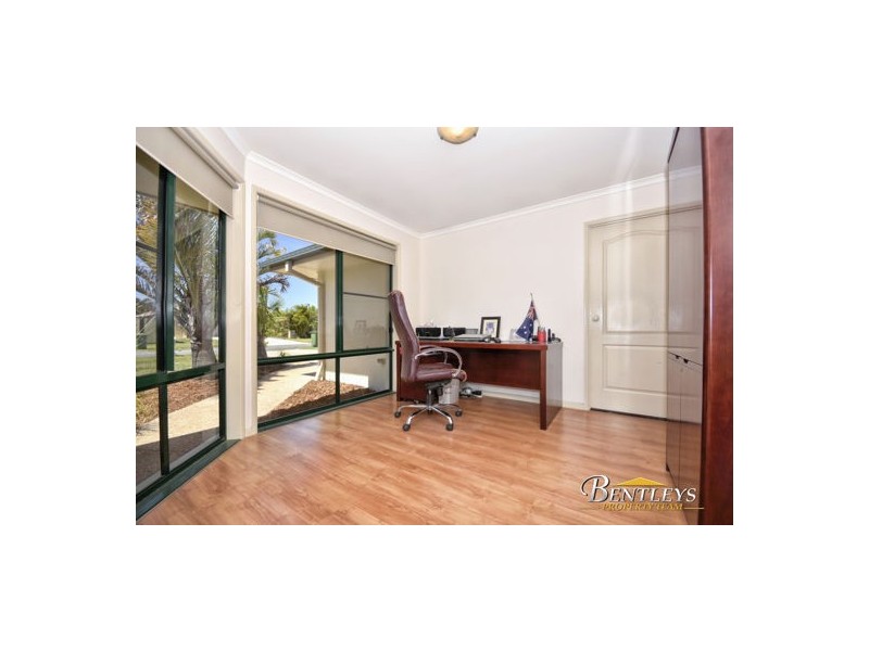 7 Water Side Place, Little Mountain QLD 4551