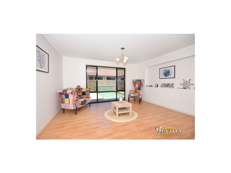 7 Water Side Place, Little Mountain QLD 4551