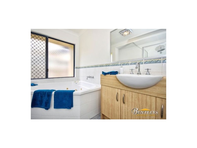 17 Highclare Court, Little Mountain QLD 4551