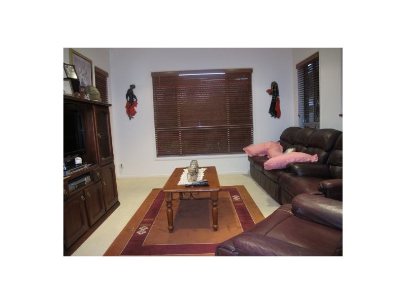 9 Maddock avenue, Mooloolah Valley QLD 4553