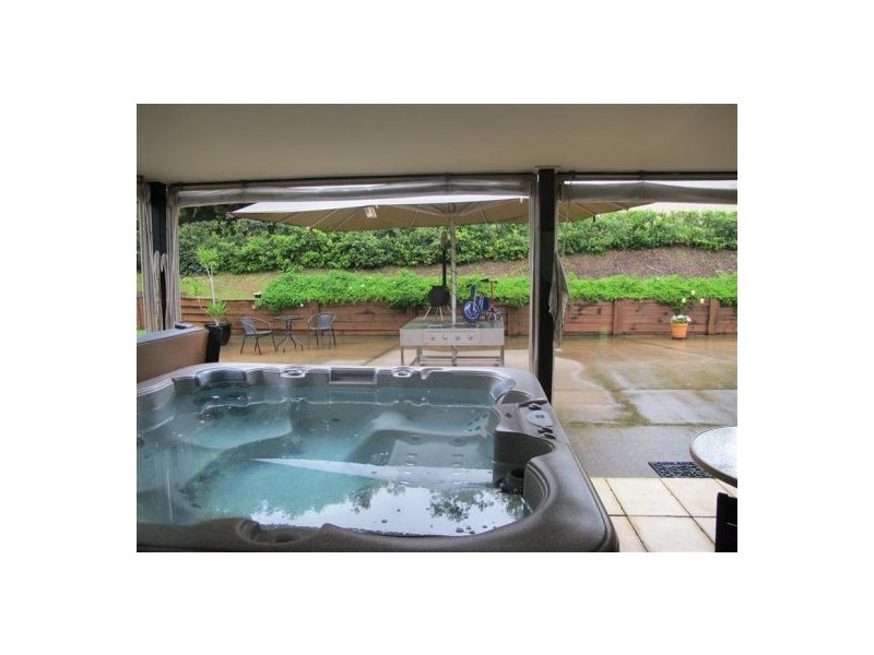 4  Samuel Place, Mooloolah Valley QLD 4553