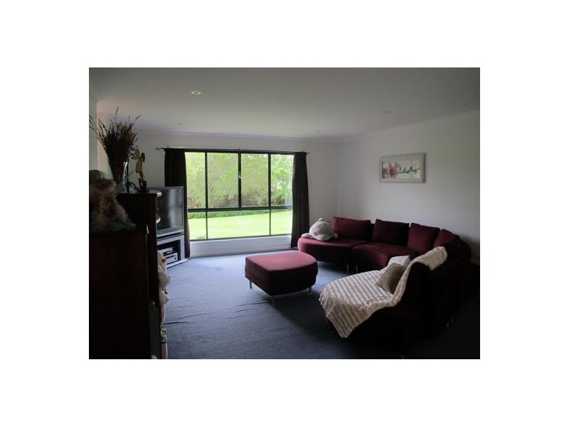 4  Samuel Place, Mooloolah Valley QLD 4553