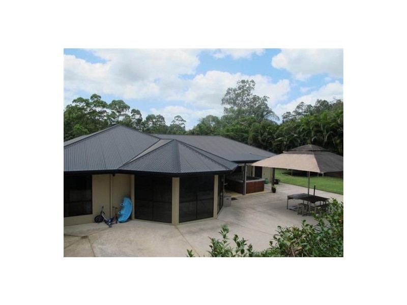 4  Samuel Place, Mooloolah Valley QLD 4553