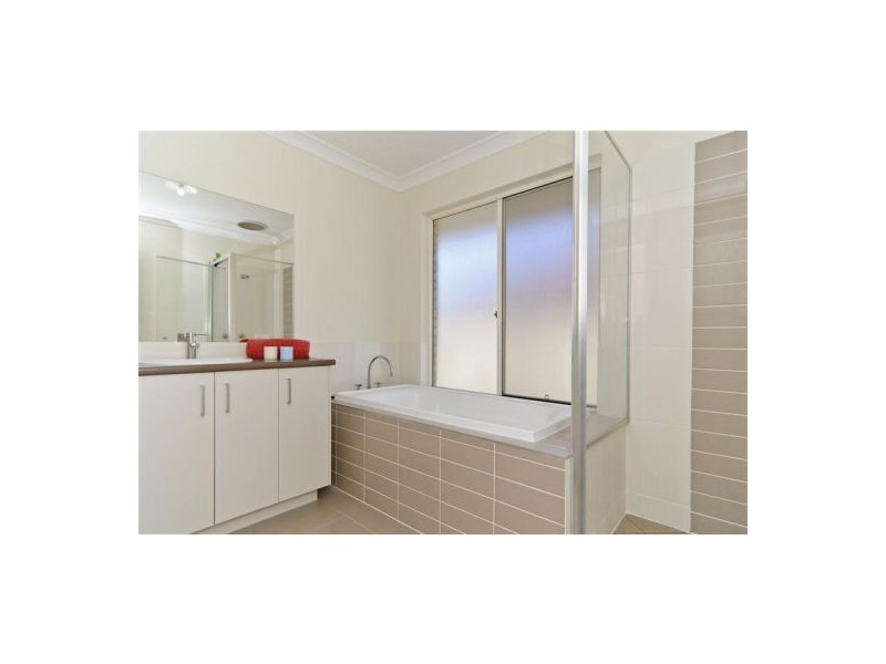 22 Maddock Avenue, Mooloolah Valley QLD 4553