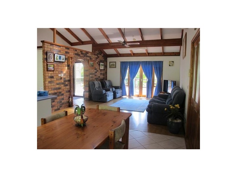 8 Hamilton Close, Mooloolah Valley QLD 4553