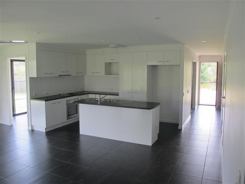 5 Dixon Court, Mooloolah Valley QLD 4553
