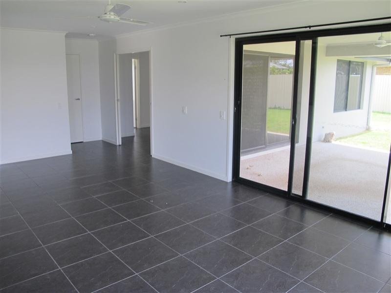 5 Dixon Court, Mooloolah Valley QLD 4553