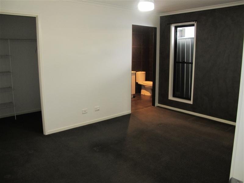 5 Dixon Court, Mooloolah Valley QLD 4553