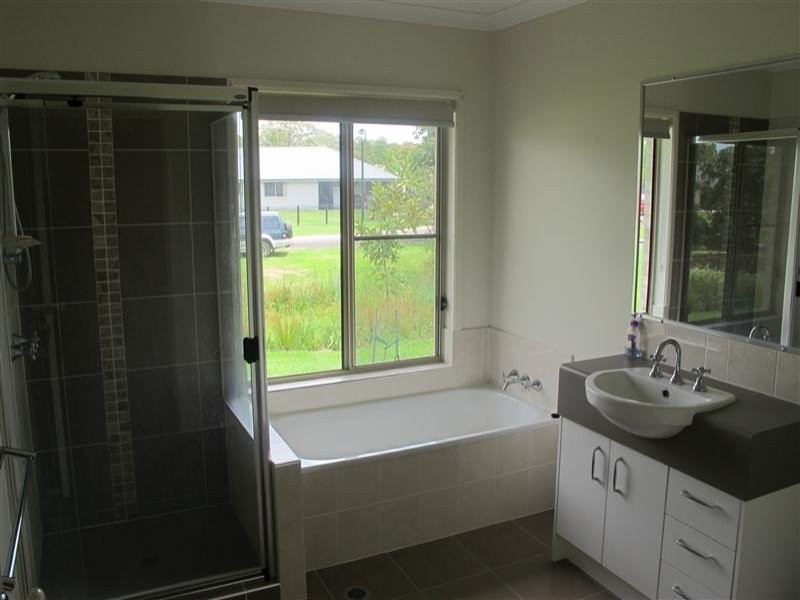 28 Maddock Avenue, Mooloolah Valley QLD 4553