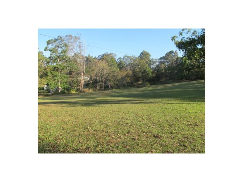 8 Andersen Road, Mooloolah Valley QLD 4553