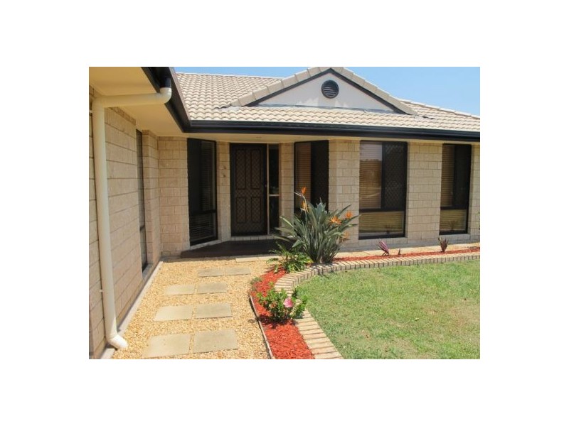 27 Maddock Ave, Mooloolah Valley QLD 4553