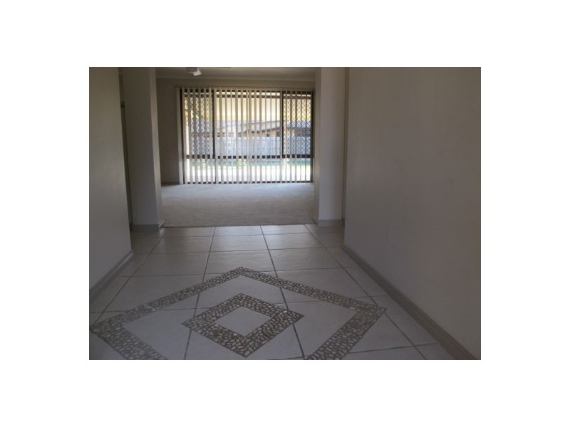 27 Maddock Ave, Mooloolah Valley QLD 4553