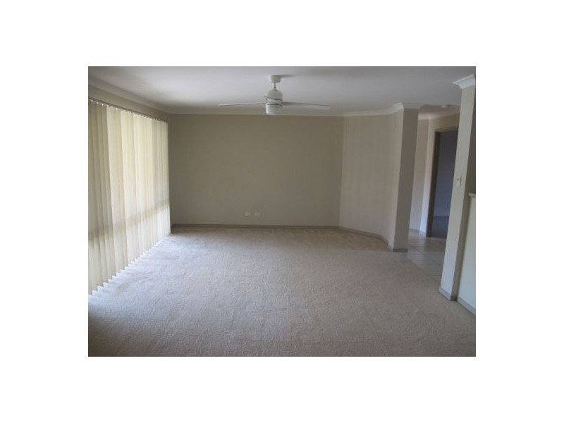 27 Maddock Ave, Mooloolah Valley QLD 4553