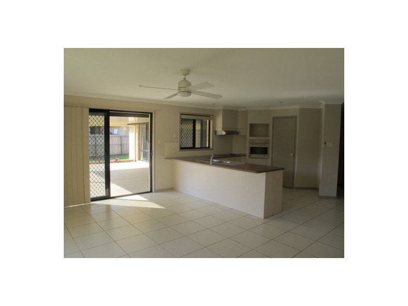 27 Maddock Ave, Mooloolah Valley QLD 4553