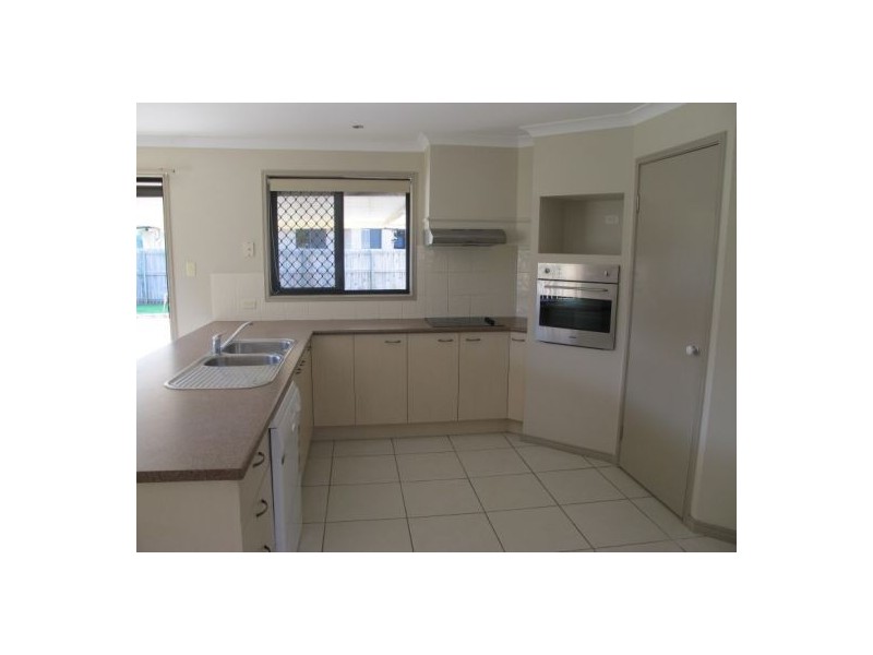 27 Maddock Ave, Mooloolah Valley QLD 4553