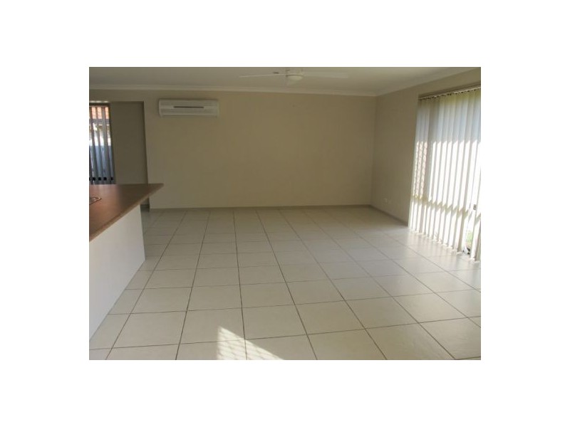 27 Maddock Ave, Mooloolah Valley QLD 4553