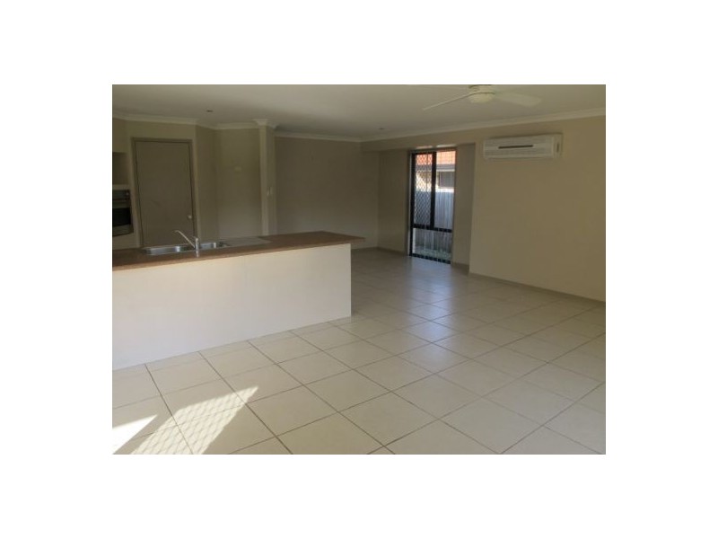 27 Maddock Ave, Mooloolah Valley QLD 4553