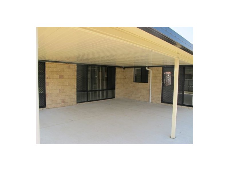 27 Maddock Ave, Mooloolah Valley QLD 4553