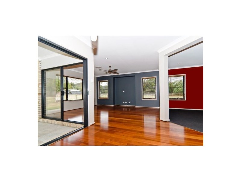 32 Andersen Road, Mooloolah Valley QLD 4553