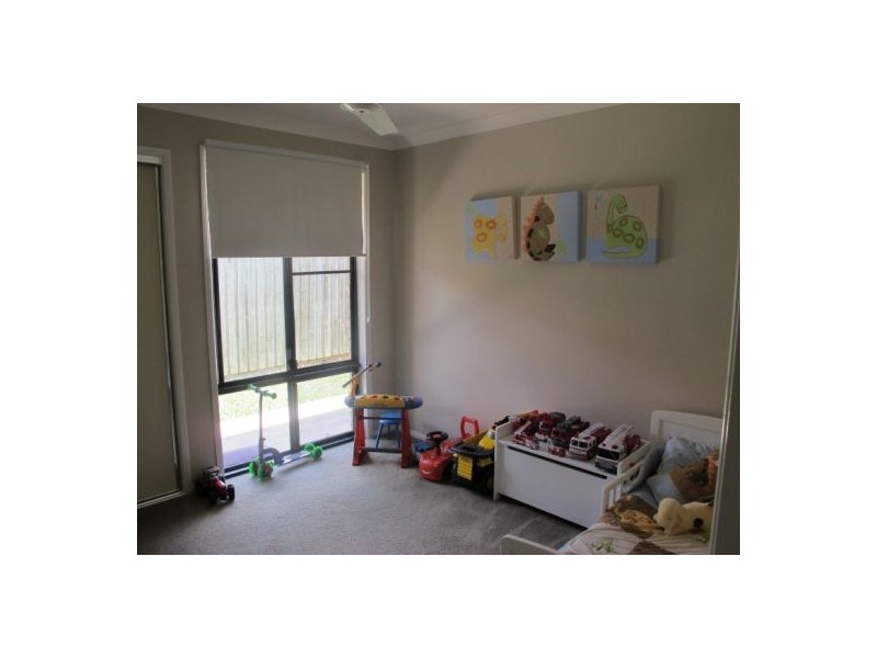11 Maddock Ave, Mooloolah Valley QLD 4553