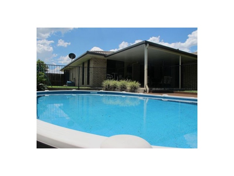 11 Maddock Ave, Mooloolah Valley QLD 4553