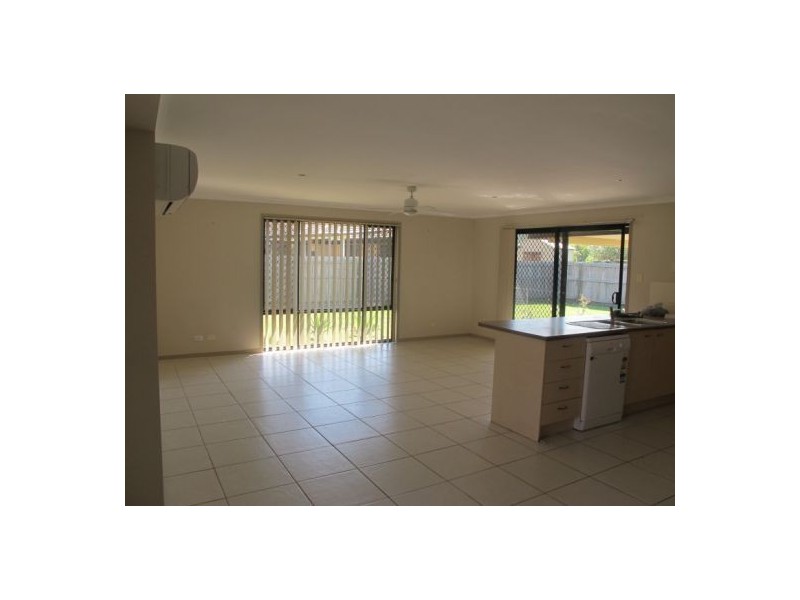 27 Maddock Ave, Mooloolah Valley QLD 4553