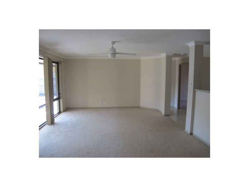 27 Maddock Ave, Mooloolah Valley QLD 4553