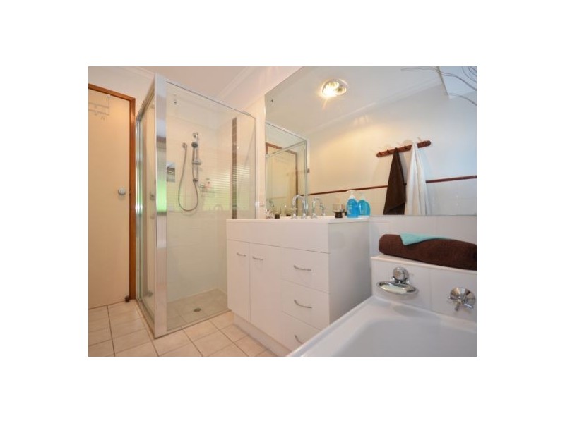 6 Guilfoyle Court, Mooloolah Valley QLD 4553