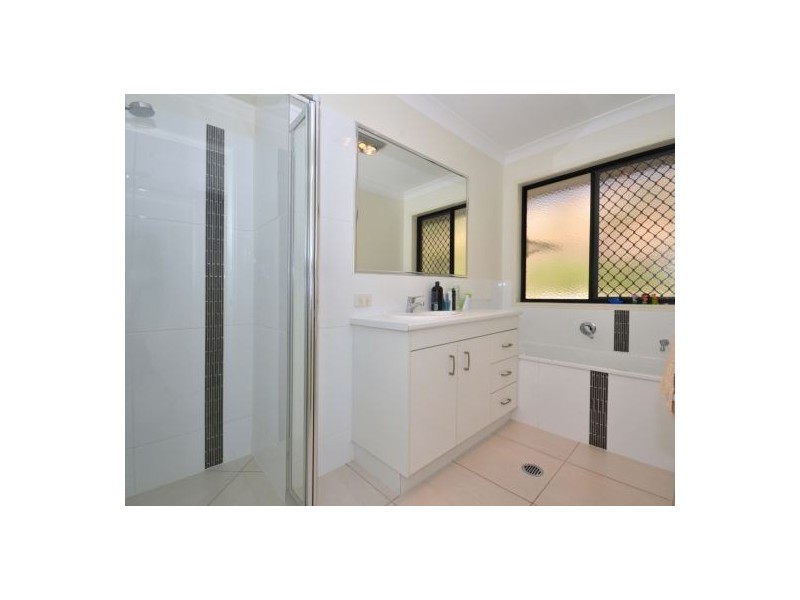 7 Songbird Place, Mooloolah Valley QLD 4553