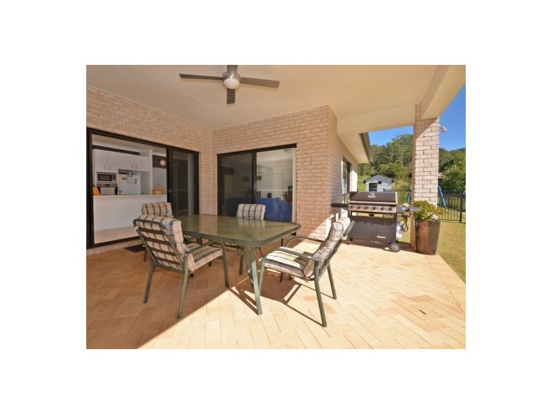 7 Songbird Place, Mooloolah Valley QLD 4553