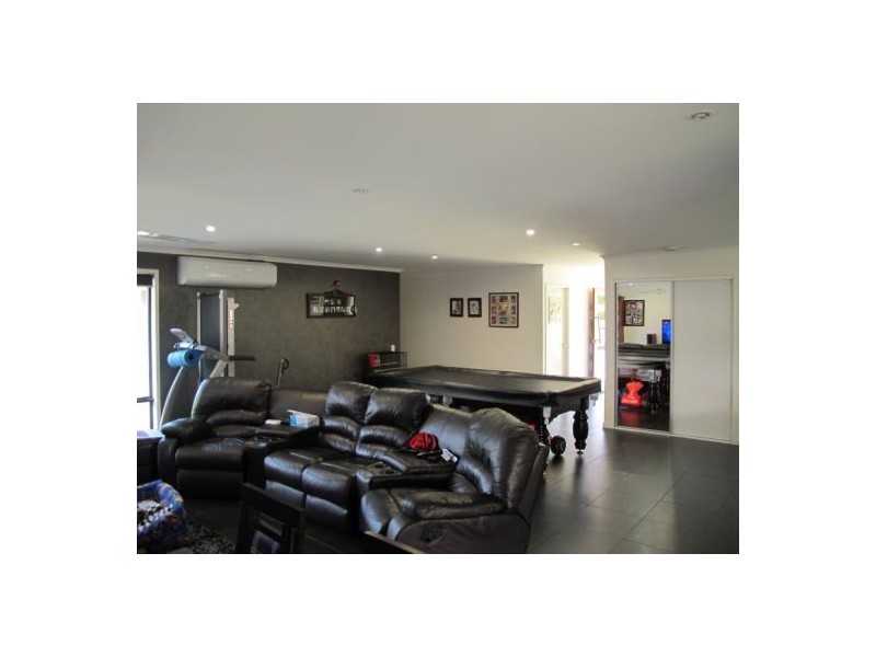 26 Maddock Ave, Mooloolah Valley QLD 4553