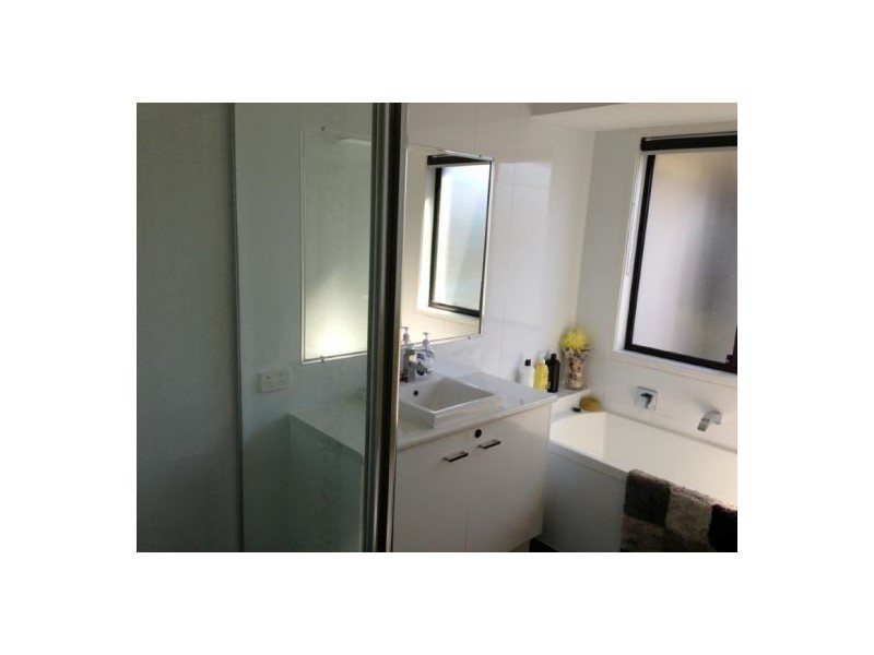 26 Maddock Ave, Mooloolah Valley QLD 4553