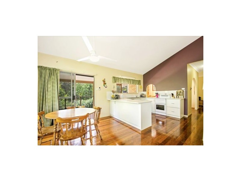 8 Benzara Lane, Mooloolah Valley QLD 4553