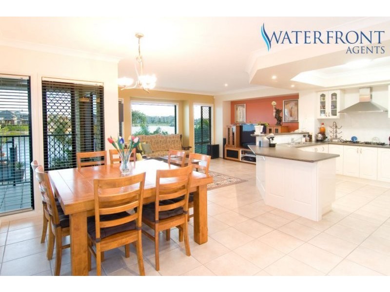 24 Sunbird Chase, Parrearra QLD 4575