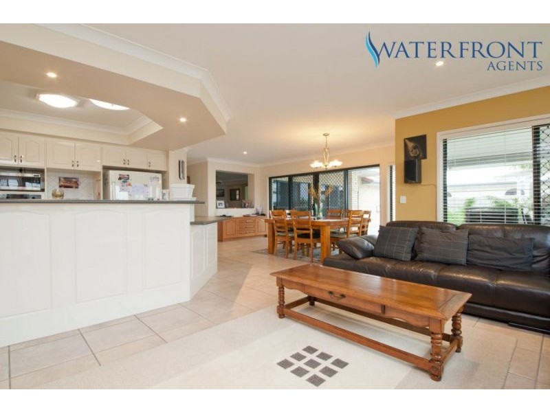 24 Sunbird Chase, Parrearra QLD 4575