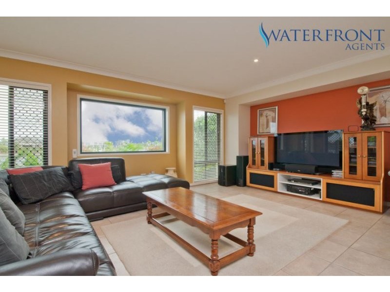24 Sunbird Chase, Parrearra QLD 4575