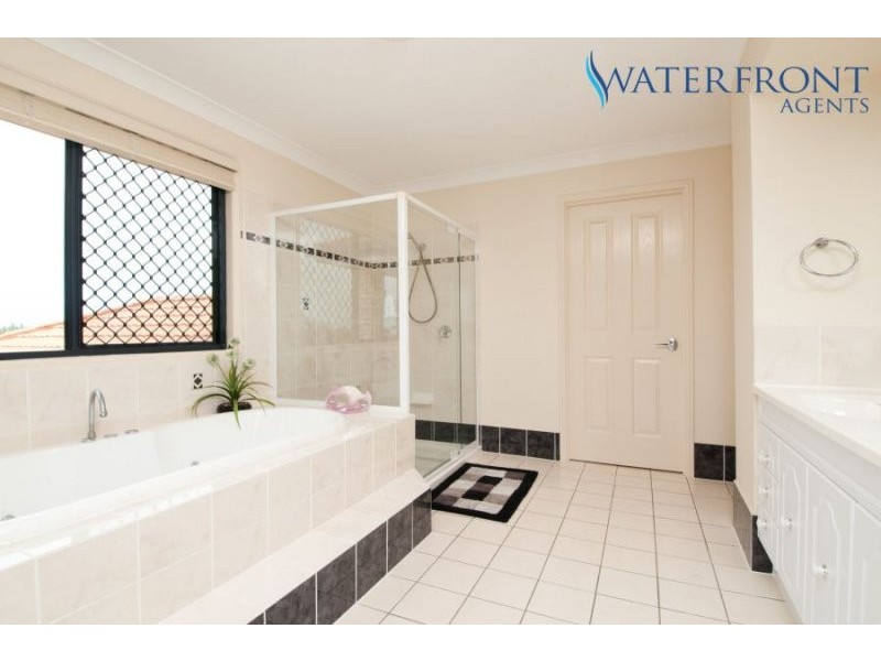 24 Sunbird Chase, Parrearra QLD 4575