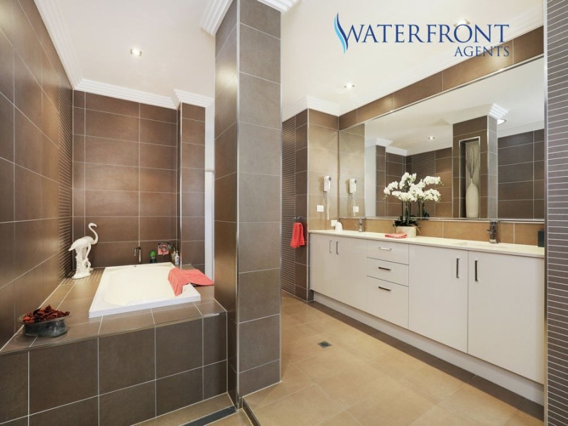 10 Oak Court, Minyama QLD 4575