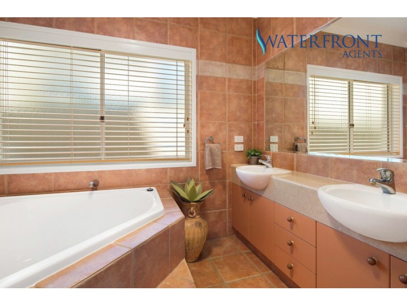 104 Sunbird Chase, Parrearra QLD 4575
