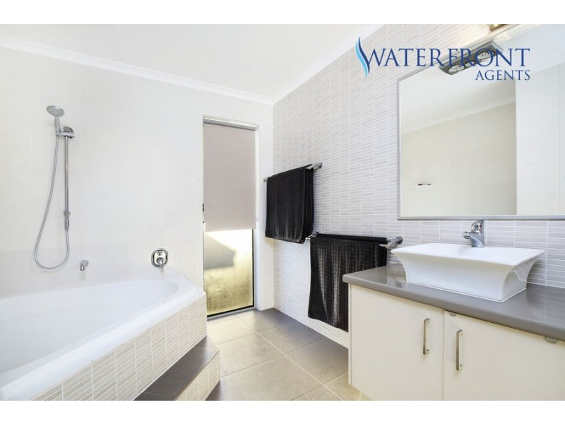 13 Madagascar Court, Kawana Island QLD 4575